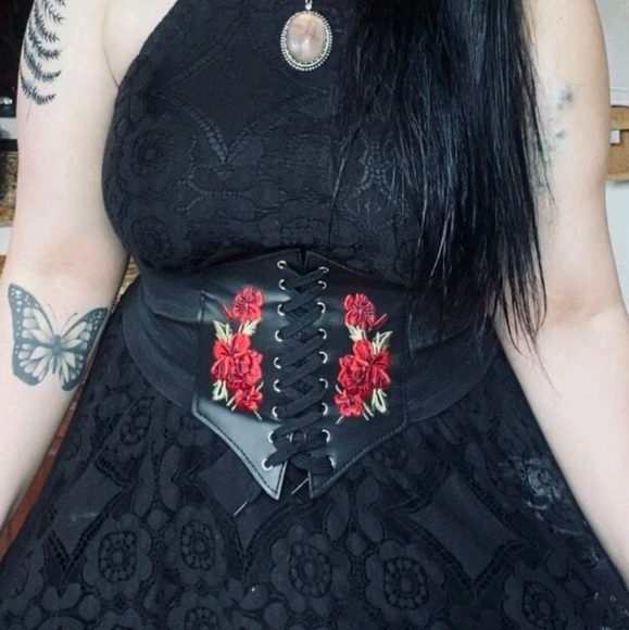 Black corset floral rose embroidered boho faux leather waist statement belt - Picture 12 of 14